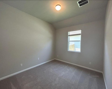 303 Bear Oak St - Photo Thumbnail 16