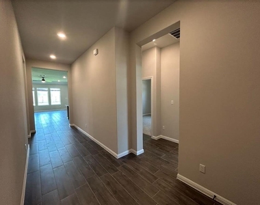303 Bear Oak St - Photo Thumbnail 5