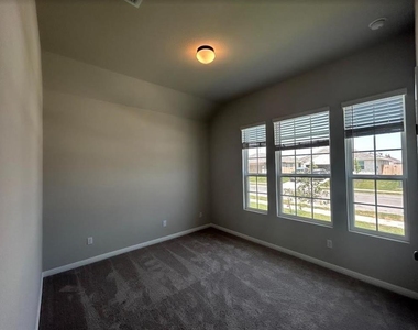 303 Bear Oak St - Photo Thumbnail 19