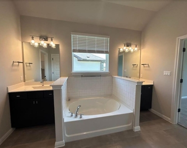 303 Bear Oak St - Photo Thumbnail 12