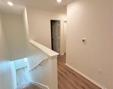 7325 Spotted Leaf Way - Photo Thumbnail 8