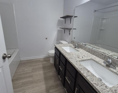 6806 Old Middleburg Road S - Photo Thumbnail 23