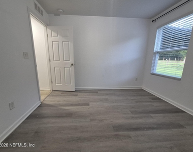 6806 Old Middleburg Road S - Photo Thumbnail 20