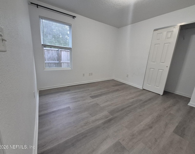 6806 Old Middleburg Road S - Photo Thumbnail 21