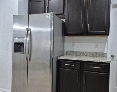 6806 Old Middleburg Road S - Photo Thumbnail 9