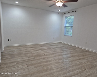 6806 Old Middleburg Road S - Photo Thumbnail 13