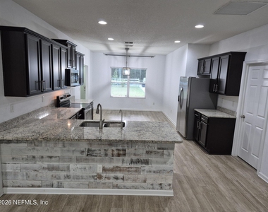 6806 Old Middleburg Road S - Photo Thumbnail 8