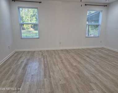 6806 Old Middleburg Road S - Photo Thumbnail 14