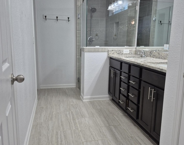 6806 Old Middleburg Road S - Photo Thumbnail 15