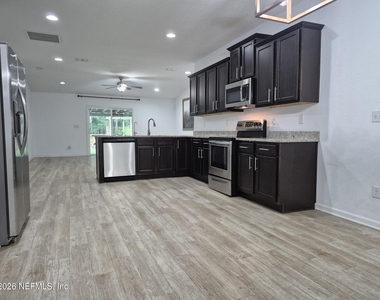 6806 Old Middleburg Road S - Photo Thumbnail 10