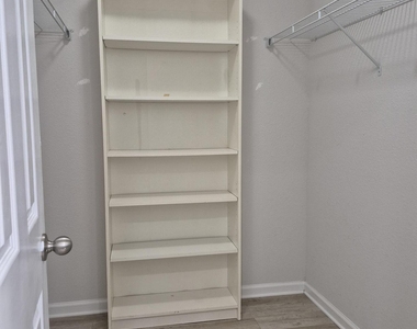 6806 Old Middleburg Road S - Photo Thumbnail 17