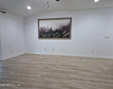 6806 Old Middleburg Road S - Photo Thumbnail 12