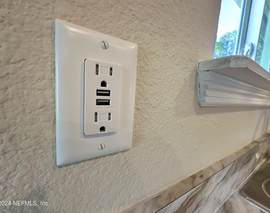 12398 Gillespie Avenue - Photo Thumbnail 2