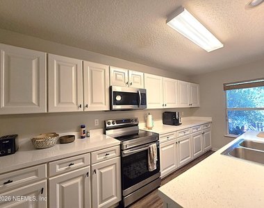 963 Collinswood Drive - Photo Thumbnail 4