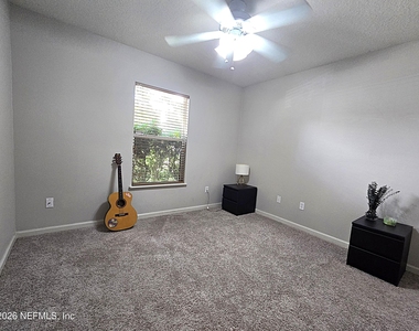 963 Collinswood Drive - Photo Thumbnail 9