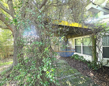 963 Collinswood Drive - Photo Thumbnail 14