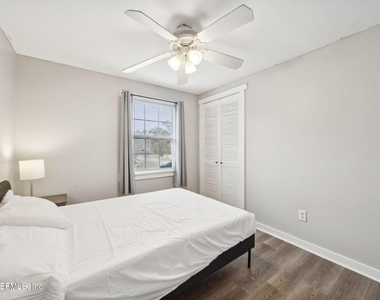 5342 Kingsbury Street - Photo Thumbnail 9