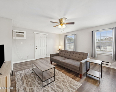 5342 Kingsbury Street - Photo Thumbnail 7