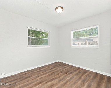 6856 Camelot Road - Photo Thumbnail 10