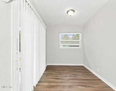 6856 Camelot Road - Photo Thumbnail 6