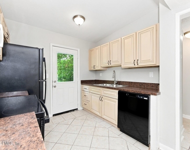 6856 Camelot Road - Photo Thumbnail 4