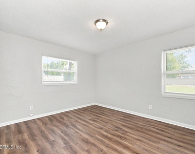 6856 Camelot Road - Photo Thumbnail 7