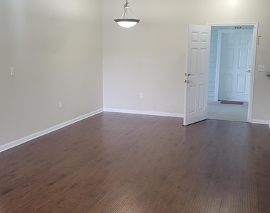 8215 Green Parrot Road - Photo Thumbnail 7