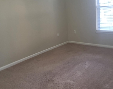 8215 Green Parrot Road - Photo Thumbnail 10