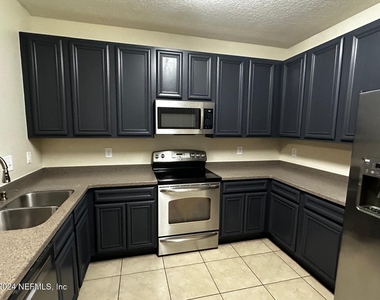8215 Green Parrot Road - Photo Thumbnail 3