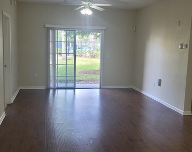 8215 Green Parrot Road - Photo Thumbnail 5