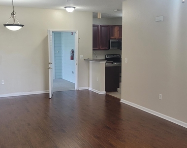 8215 Green Parrot Road - Photo Thumbnail 8