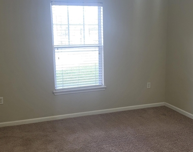 8215 Green Parrot Road - Photo Thumbnail 11