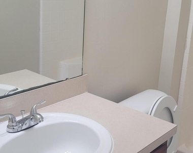 8215 Green Parrot Road - Photo Thumbnail 14