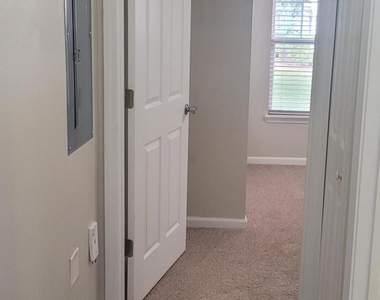 8215 Green Parrot Road - Photo Thumbnail 9