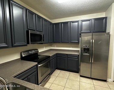 8215 Green Parrot Road - Photo Thumbnail 2