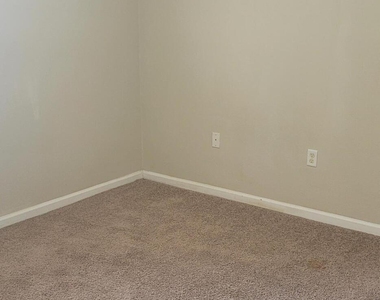 8215 Green Parrot Road - Photo Thumbnail 15