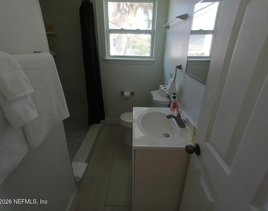 215 Oleander Street - Photo Thumbnail 6