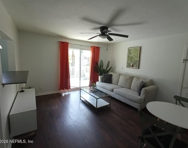 215 Oleander Street - Photo Thumbnail 4