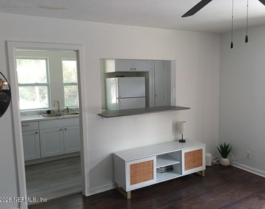 215 Oleander Street - Photo Thumbnail 3