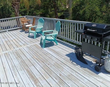 215 Oleander Street - Photo Thumbnail 1