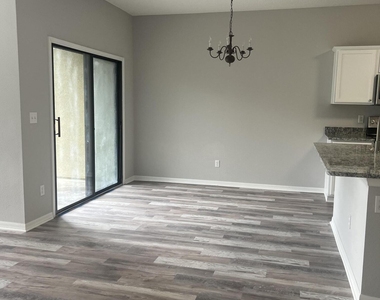 434 Honeycomb Way - Photo Thumbnail 6