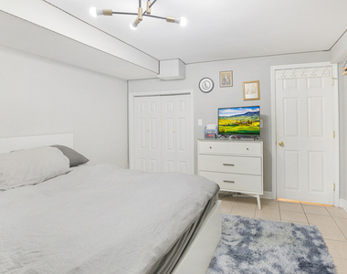 3112 N Davlin Court - Photo Thumbnail 7