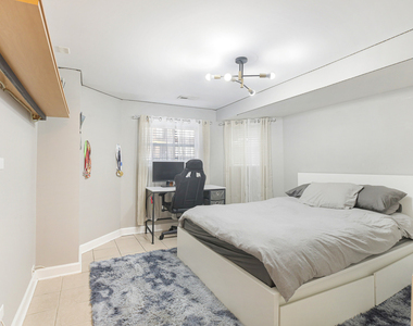 3112 N Davlin Court - Photo Thumbnail 6