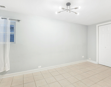 3112 N Davlin Court - Photo Thumbnail 10