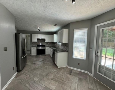 2910 Arden Ridge Drive - Photo Thumbnail 5