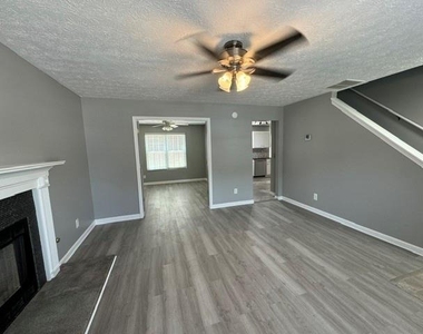 2910 Arden Ridge Drive - Photo Thumbnail 2