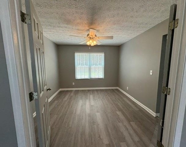 2910 Arden Ridge Drive - Photo Thumbnail 3