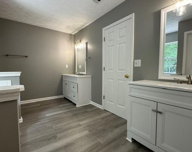 2910 Arden Ridge Drive - Photo Thumbnail 12