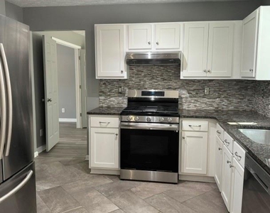 2910 Arden Ridge Drive - Photo Thumbnail 7