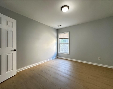 2468 Worrall Hill Way - Photo Thumbnail 9